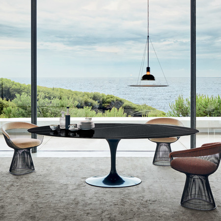 Tisch Tulip Oval Knoll International