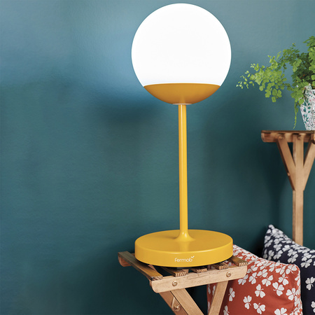 Tischleuchte Mooon mit Bluetooth von Fermob