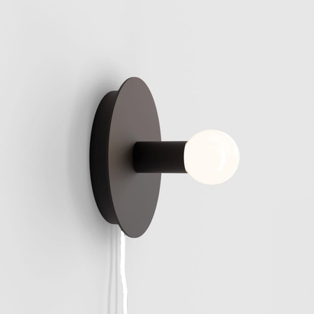 Lambert & Fils Wandleuchte 'Dot' Schwarz, Anschluss via Steckdose, Weiss