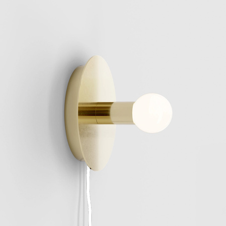 Lambert & Fils Wandleuchte 'Dot' Messing, Anschluss via Steckdose, Weiss