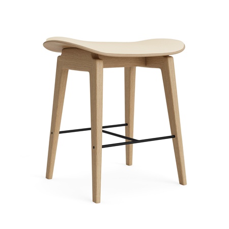 Norr11 NY11 Stool - Upholstery Perlbeige 220 - Hallingdal 65, Eiche hell geräuchert, H: 45 cm