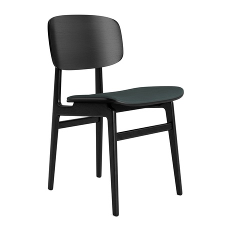 Norr11 NY11 Chair - Upholstery Racing grün 21005 - Dunes, Eiche schwarz