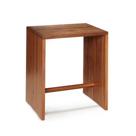 wb form Der Ulmer Hocker natur Nussbaumholz lackiert