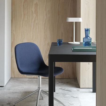 Muuto Linear Table lamp 