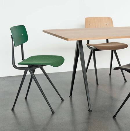 HAY Pyramid Table 02 B: 300 cm / T: 85 cm , Eiche lackiert, Stahl pulverbeschichtet schwarz