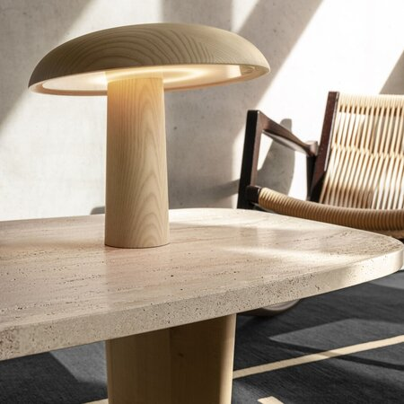 Classicon Tischleuchte Forma von ClassiCon  Walnut lacquered