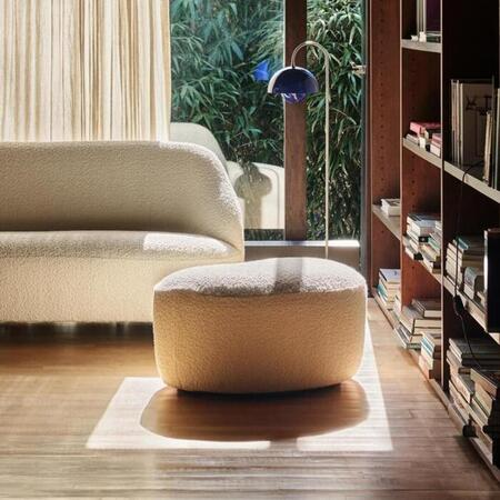 TraditionMargas_LC5_Oak black lacquered_LIFESTYLE