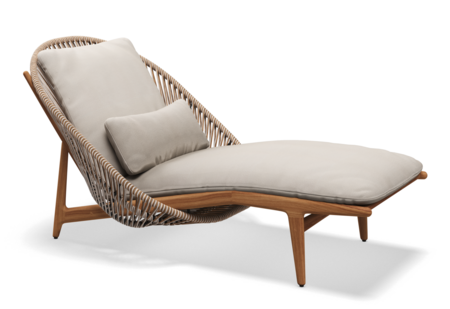 Gloster Bora LOUNGER - Loungeliege-Natural Teak / Sorrel Wicker-Blend Linen