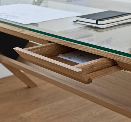 Case Covet Desk