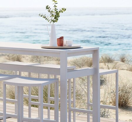 Case Eos Rectangular Bar Table