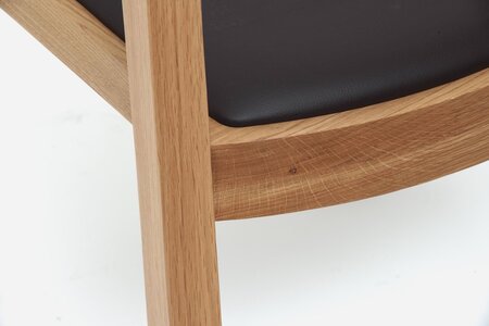 Case Furniture, Case Furniture Profile - Stuhl