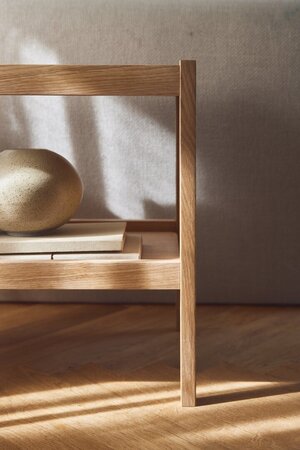 Form & Refine Journal Beistelltisch