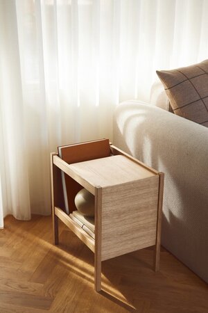 Form & Refine Journal Beistelltisch