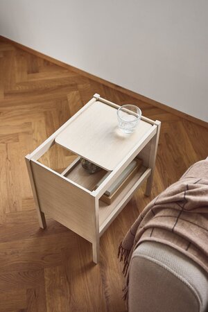Form & Refine Journal Beistelltisch