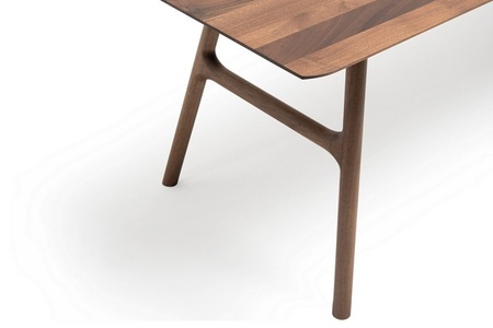 Woak Dining Table Mai-walnut