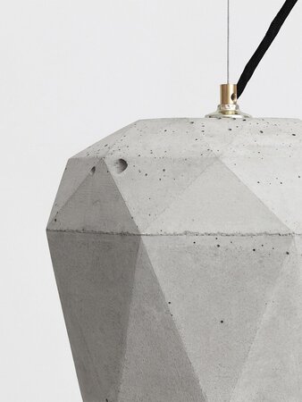 Gantlights T4 - große Hängeleuchte trianguliert - Heller Beton - Schwarz