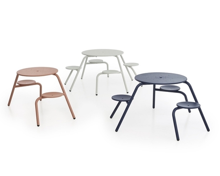 Extremis Virus 3-Seater Outdoor Picnic Table