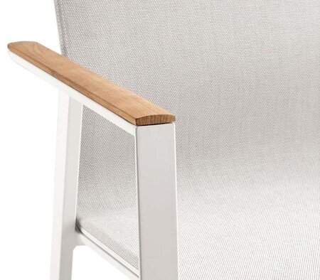 Solpuri SOUL Stapelsessel Hoch mit Teak-Armlehne
