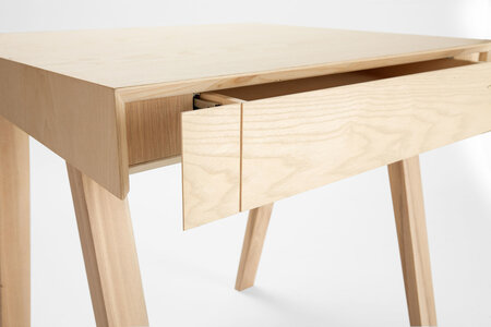 Emko 4.9 Desk