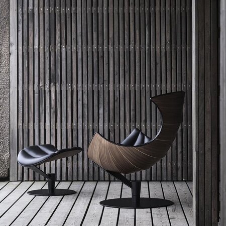 Bruunmunch FOOTstool The Lobster Chair - Walnut Shell - Black lacquered base