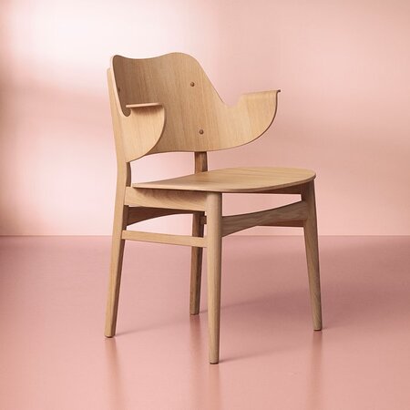Warm Nordic Gesture Chair - Oiled oak