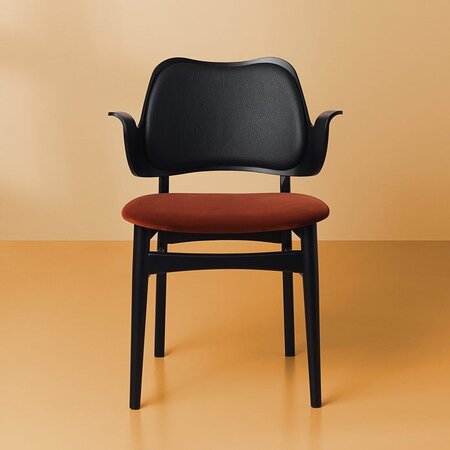 Warm Nordic Gesture Chair with Black Lacquered Beech and Fully Upholstery - Brick red/Black
