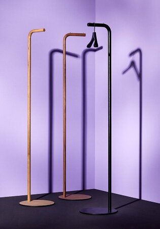Schönbuch Bow-Garderobenständer aus Massivholz