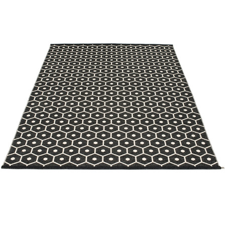 Pappelina Honey - Black · Vanilla- 180 x 260 cm