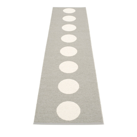 Pappelina Vera - Warm Grey · Vanilla - 70 x 300 cm