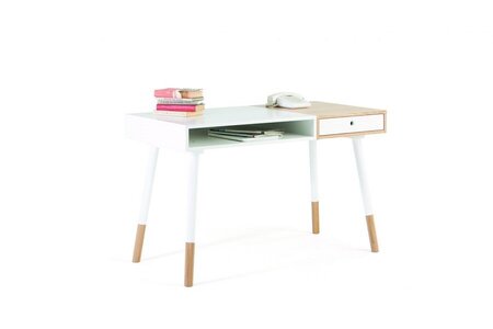 Morana Sonnenblick Desk
