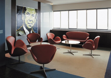 Fritz Hansen A222 Tischserie Säulenfuss