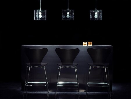 Fritz Hansen Serie 7™ 3187 - Gefärbte Esche - Theckenhocker