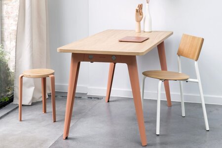 Tiptoe NEW MODERN desk – eco–certified wood