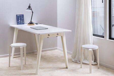 Tiptoe NEW MODERN desk – recycled plastic