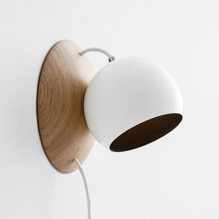 Iumi Orbit Wandlampe - Esche-Schwarz