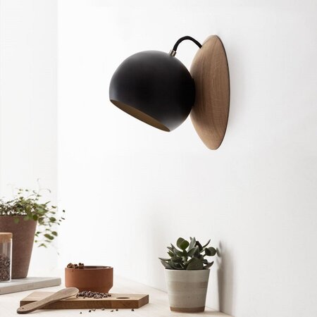 Iumi Orbit Wandlampe