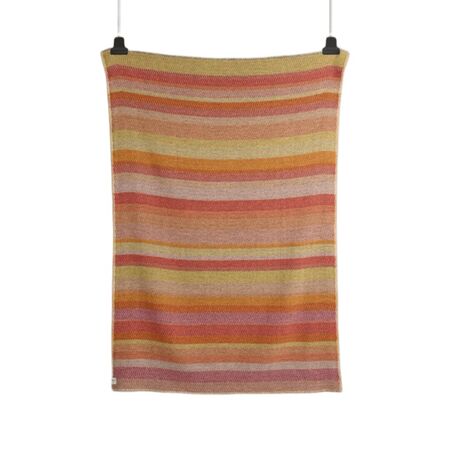 Røros Tweed Lammwolldecke Fri 150 x 200 cm von Røros Tweed Summer red