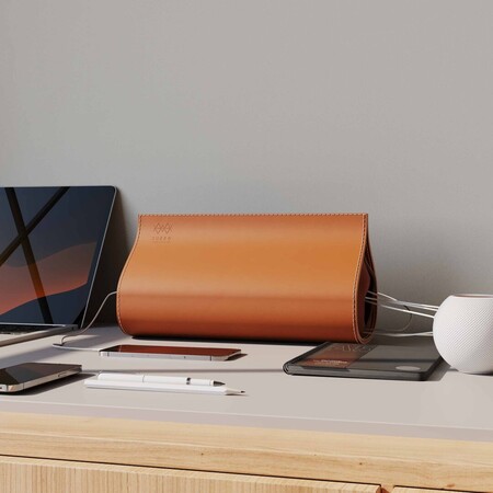 Cuero_Leather_Power_Strip_Life_Style