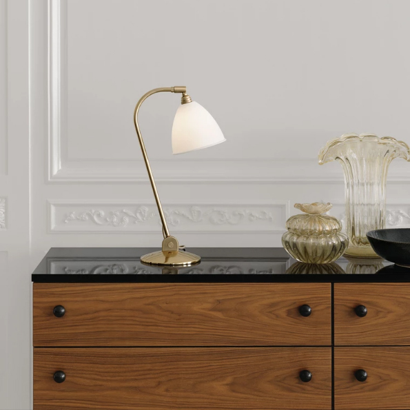 Tischlampe Bestlite BL2 in Messing von Gubi