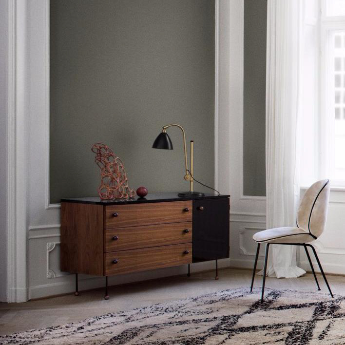 Tischlampe Bestlite mit Messinggestell von Gubi