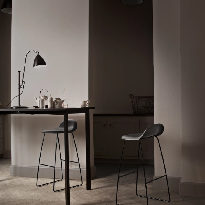 Tischlampe Bestlite mit Chromgestell von Gubi