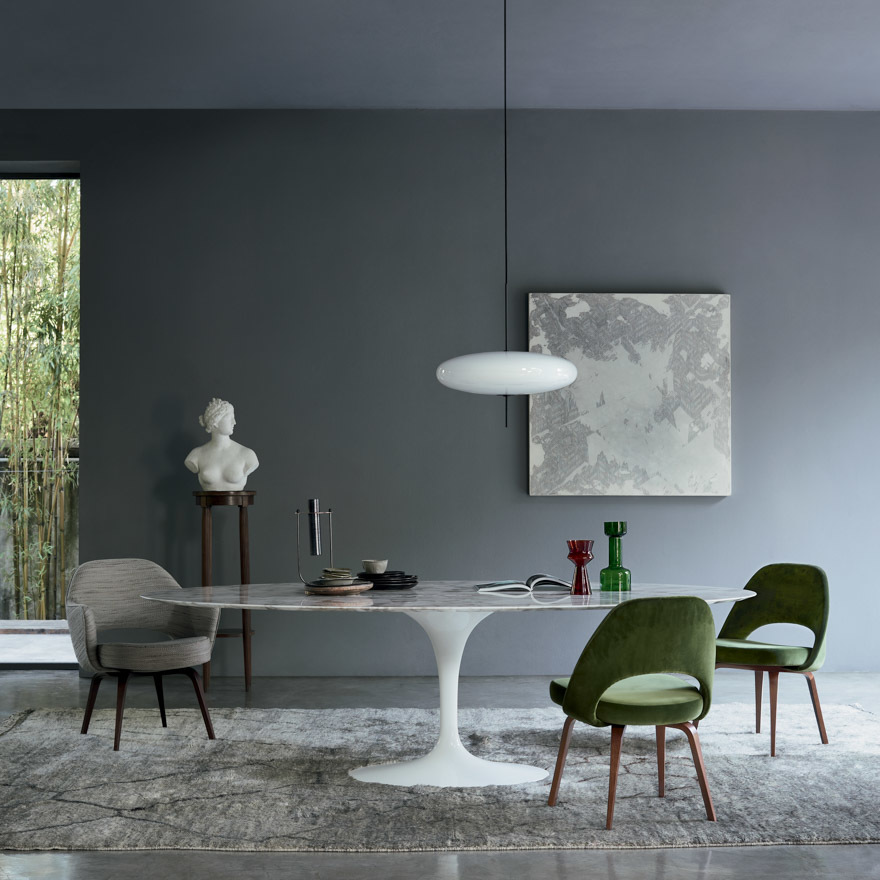 Tisch Tulip Oval Knoll International