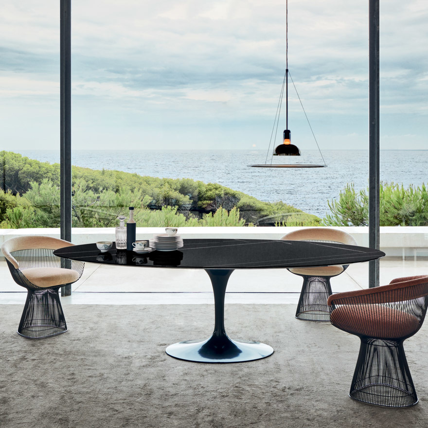 Tisch Tulip Oval Knoll International