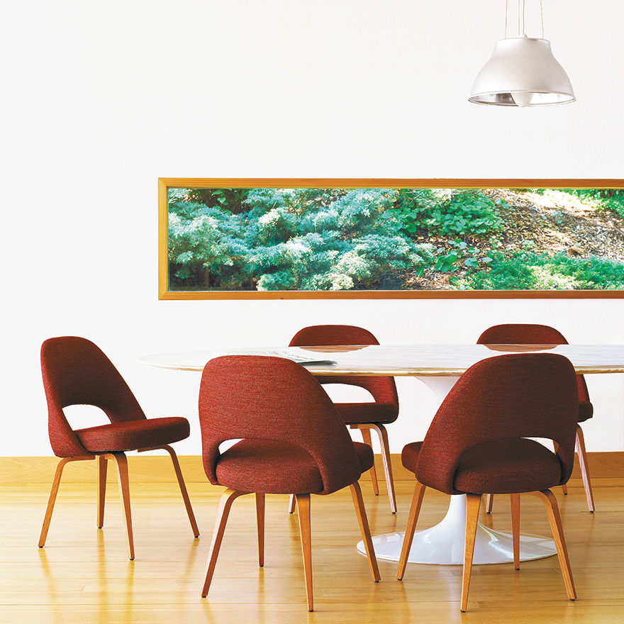 Tisch Tulip Oval Knoll International