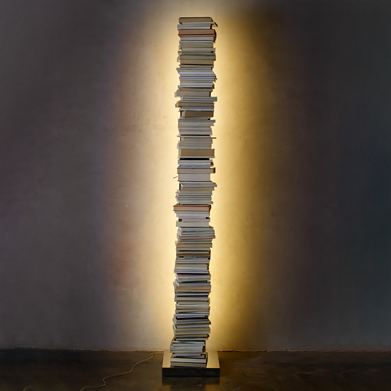 Bücherturm Ptolomeo Luce von Opinion Ciatti