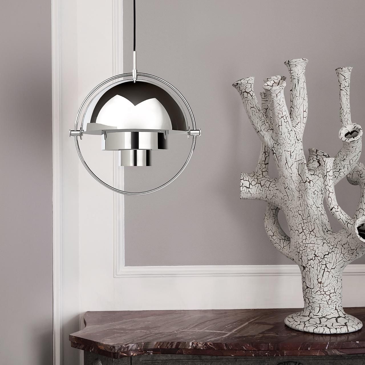 Pendelleuchte Multi Lite mit Chromegestell von Gubi
