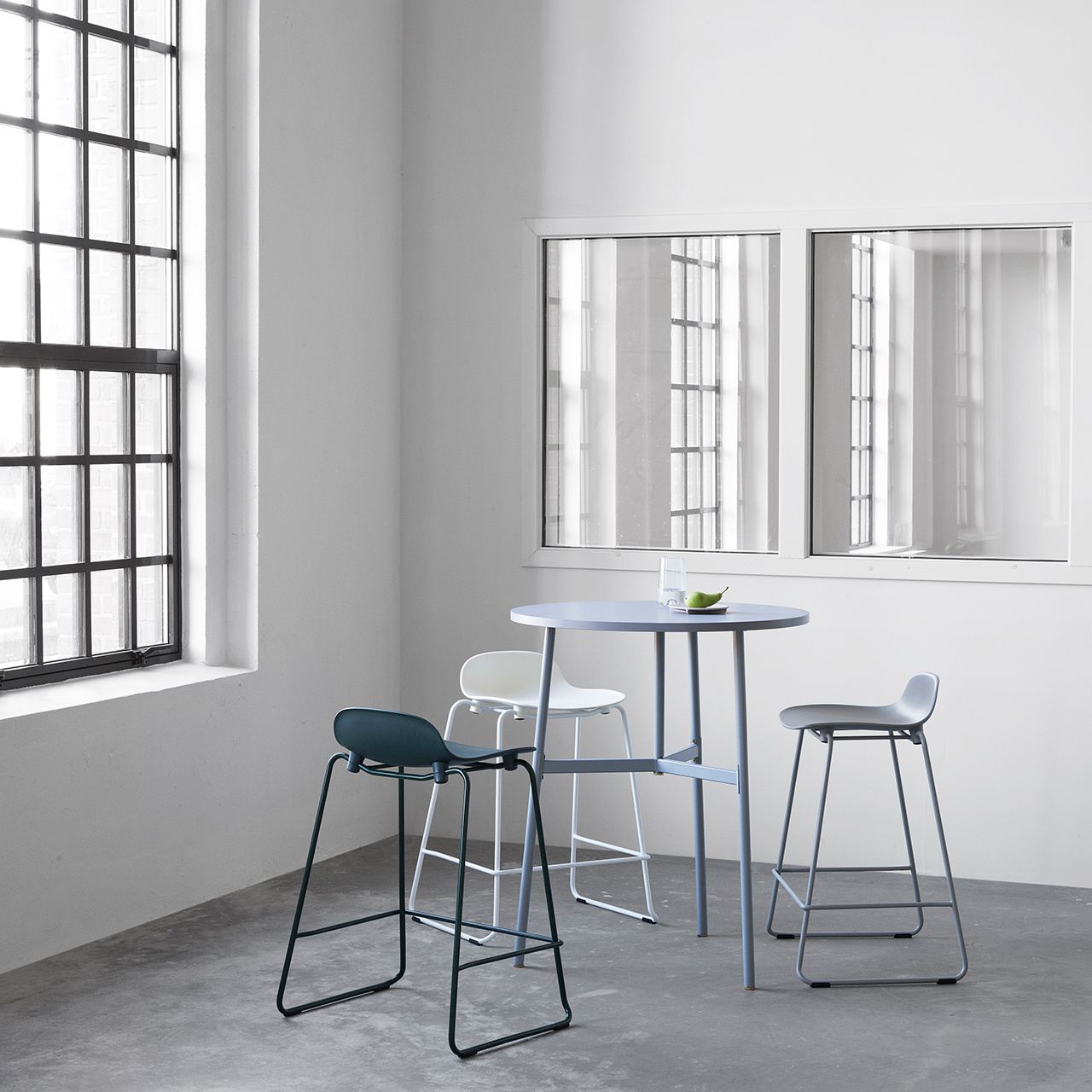 Barhocker Form mit Stahlgestell