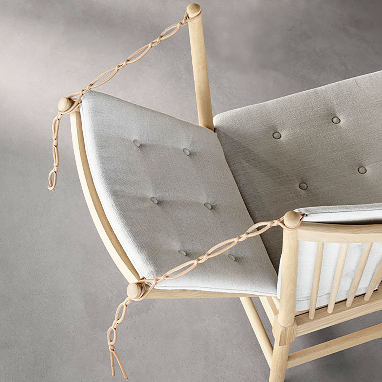 Sofa 'The Spoke-Back'
