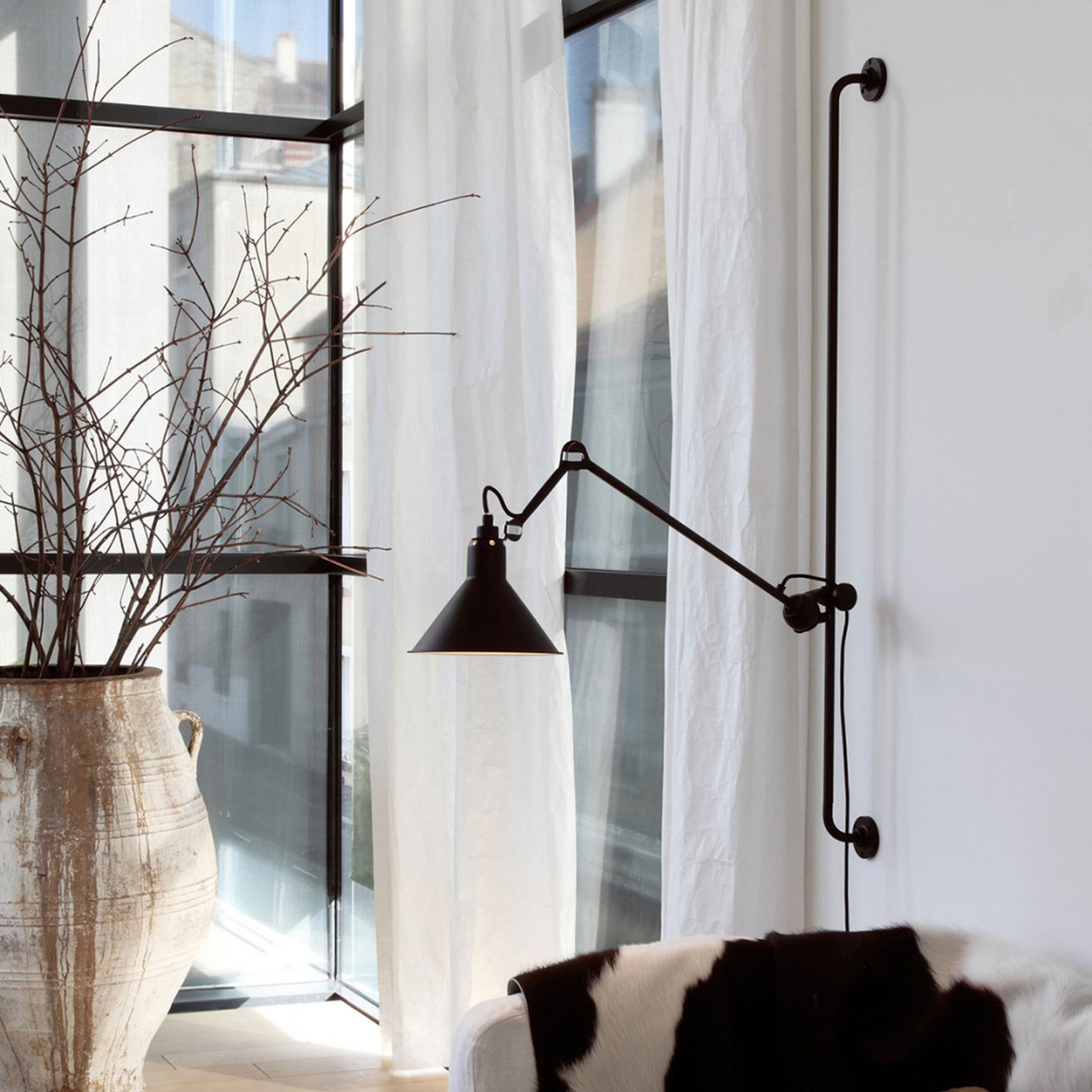 DCW Éditions Runde Wandleuchte 'Lampe Gras N°214' 