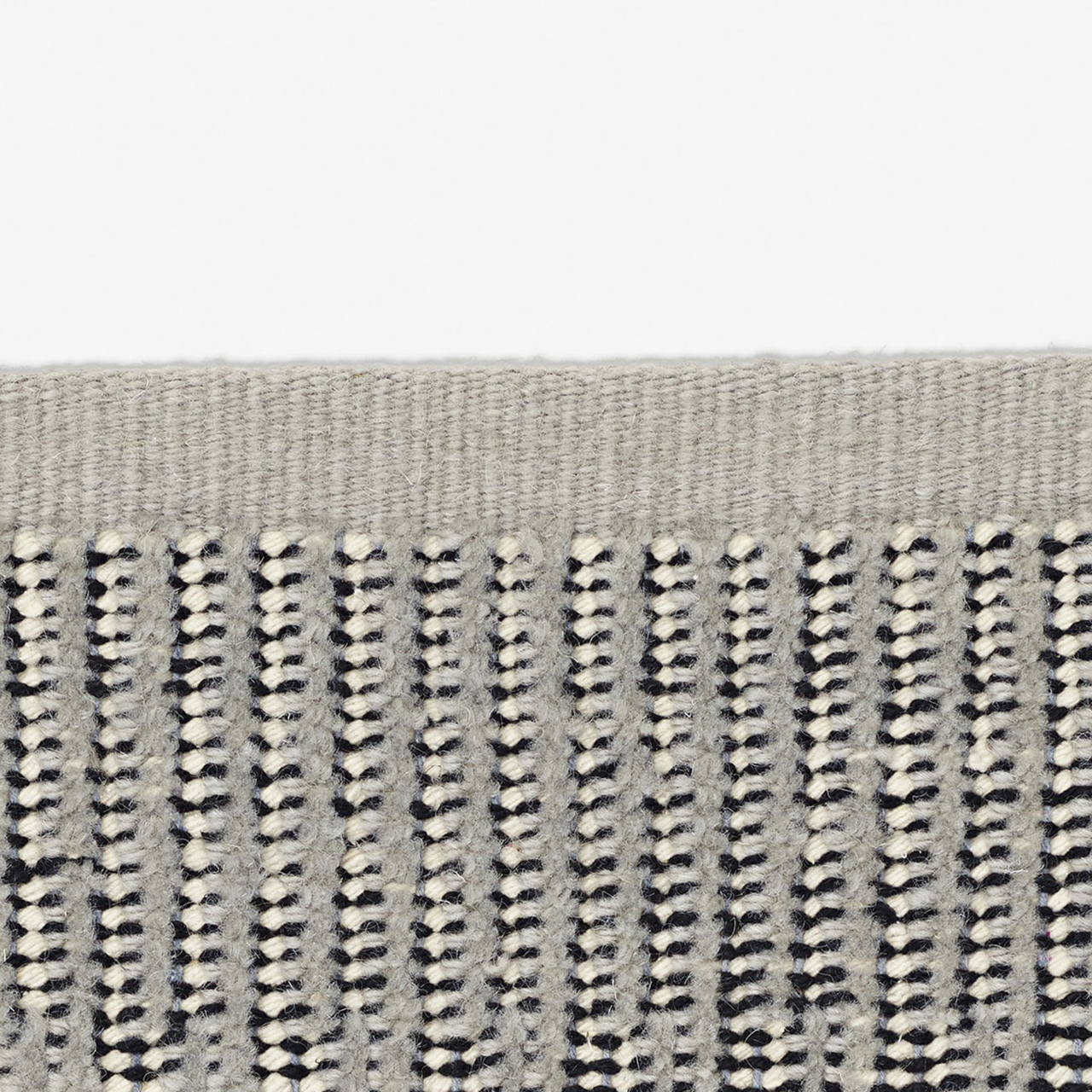Kvadrat Teppich 'Kanon Pattern Plow' 130 x 170 cm, Steingrau 0033